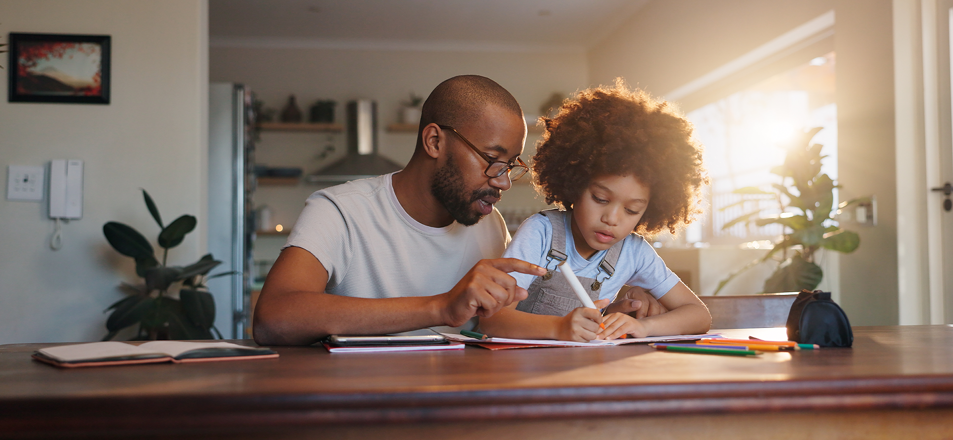 O valor das escolhas: o papel dos pais na formação de uma relação saudável com o dinheiro