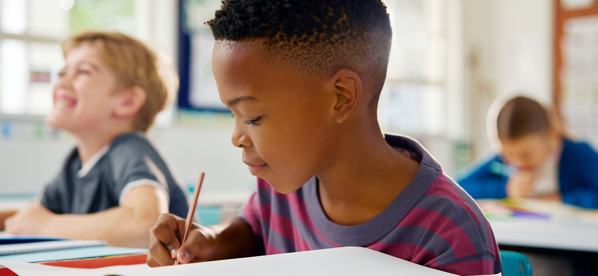 Aprender a cuidar do dinheiro desde cedo faz toda a diferença na jornada financeira