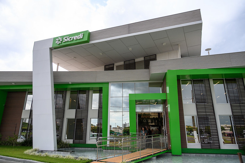Sicredi Dexis celebra 2 anos de agência sustentável em Cianorte com café para associados