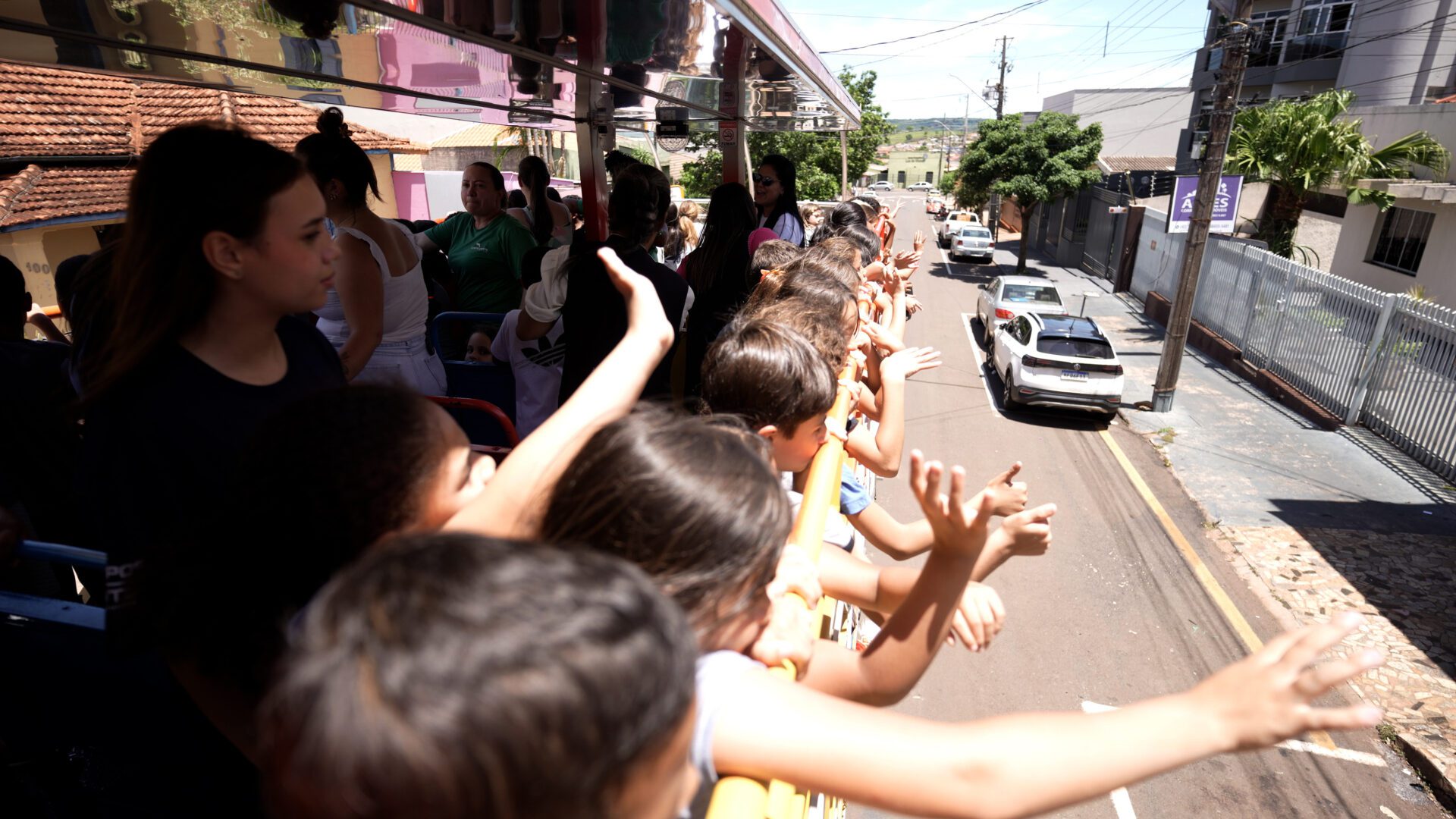 Carreta Furacão fez a festa pelas ruas de Ibiporã